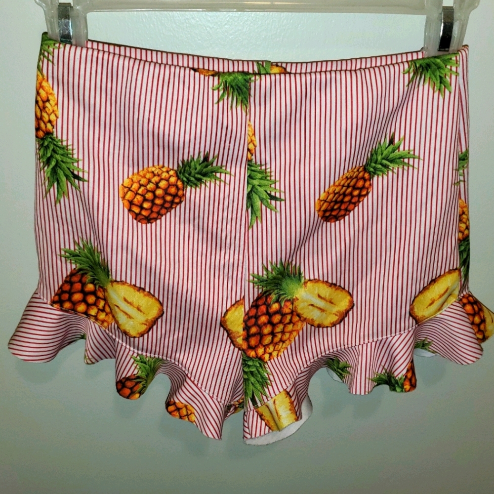 Forever 21 pineapple print ruffled shorts